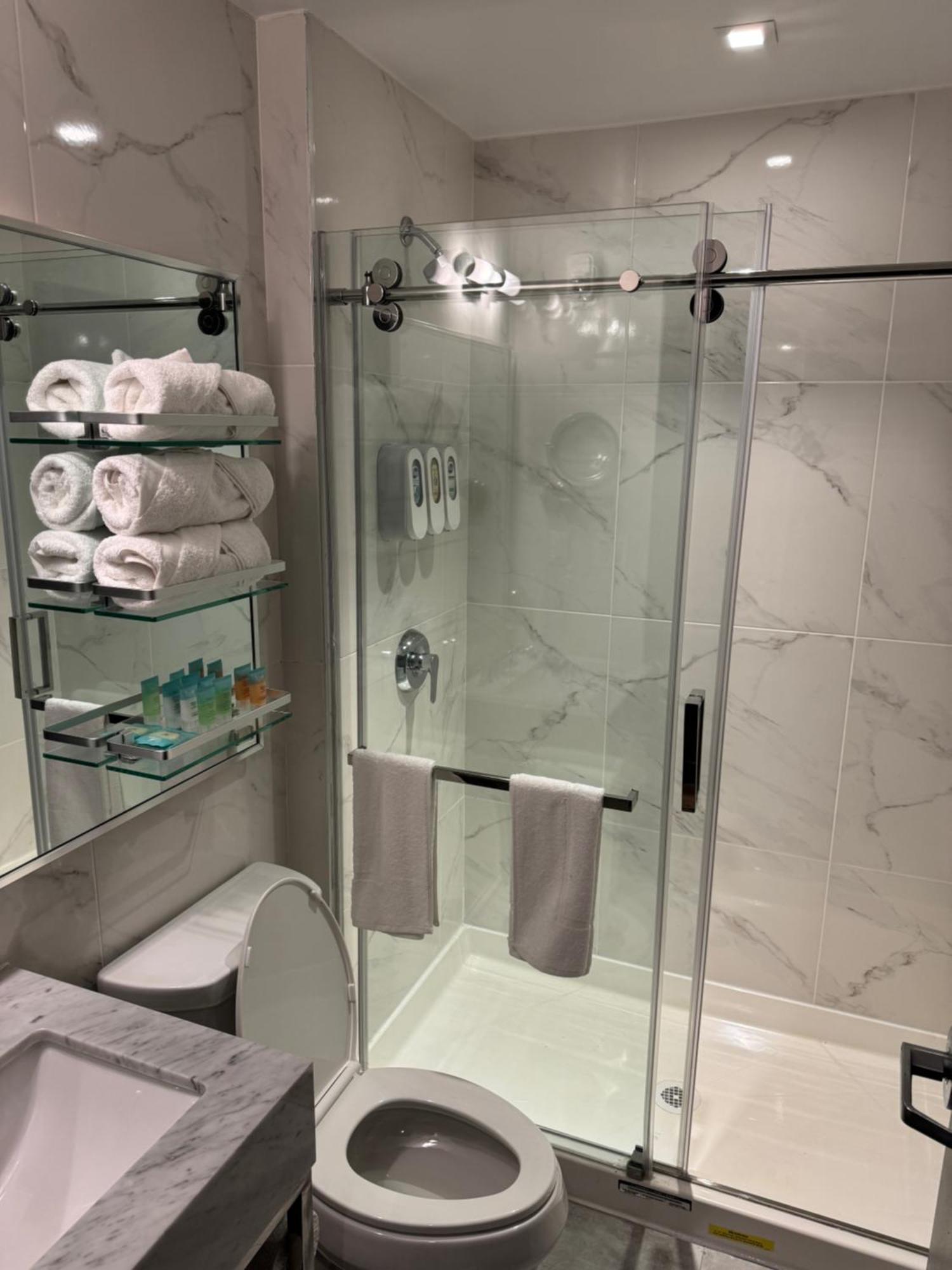 Hotel Mirage Brooklyn New York Bagian luar foto