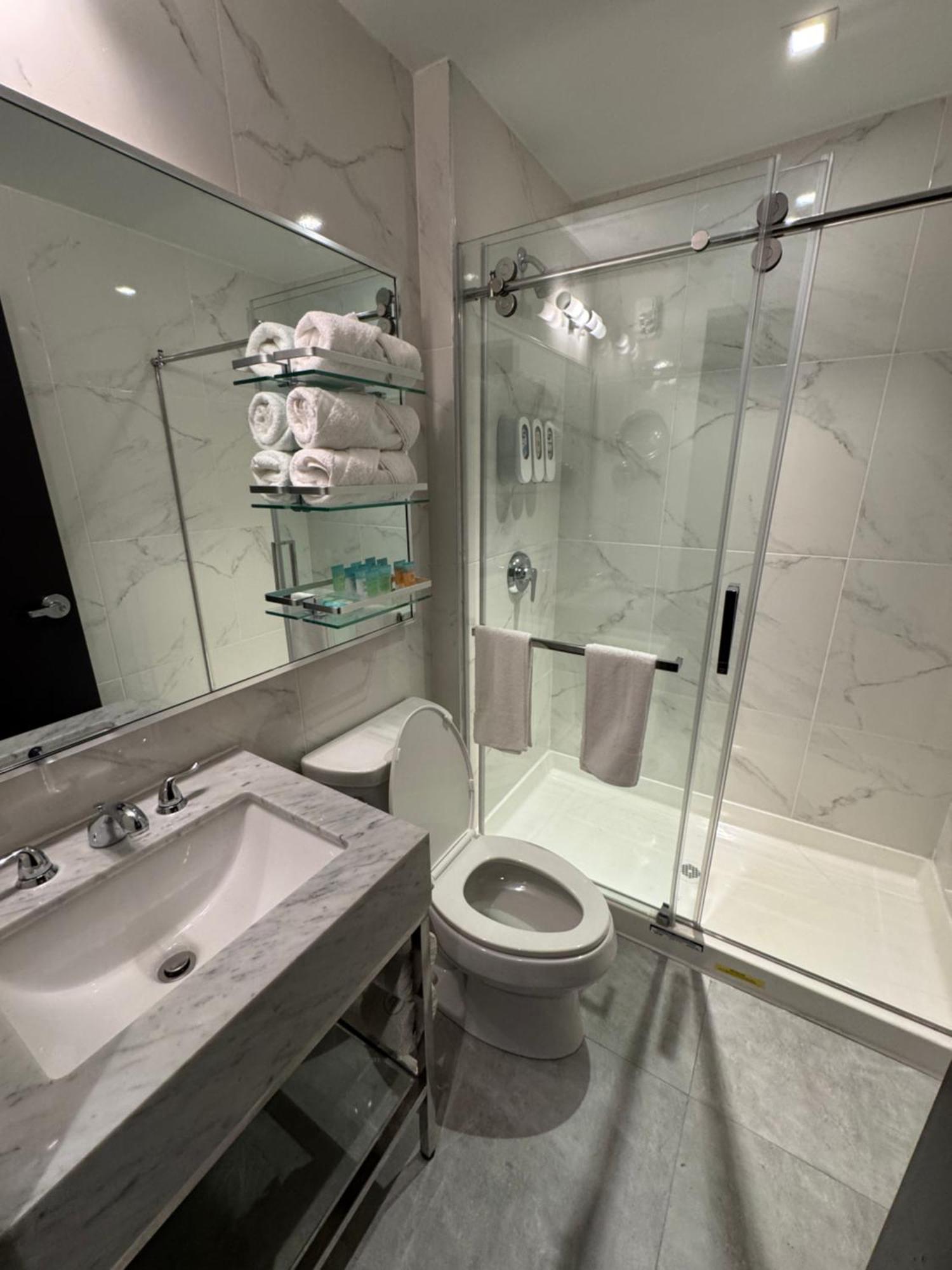 Hotel Mirage Brooklyn New York Bagian luar foto